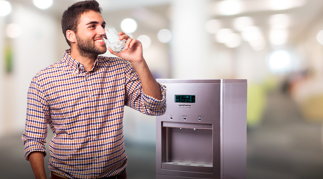 purificador de agua en la oficina