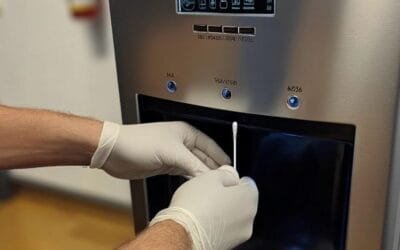 Cómo muestrear correctamente agua de un bebedero