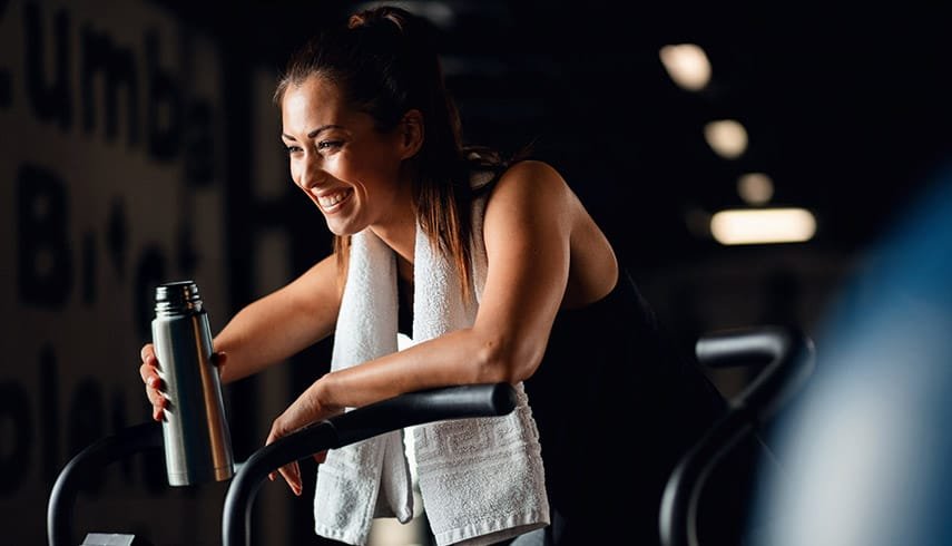 Ahorra costos y elimina garrafones con un purificador en tu gimnasio