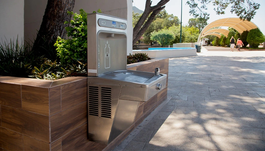 Bebederos inteligentes en escuelas: reduce costos y mejora la experiencia