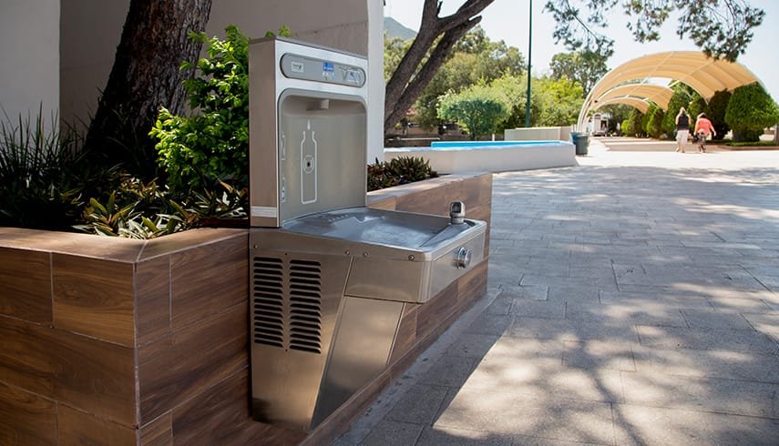 bebedero Purificador de agua en una escuela