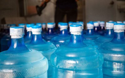 ¿Cuánto gasta tu empresa en garrafones? Calcula tu ahorro real con un purificador